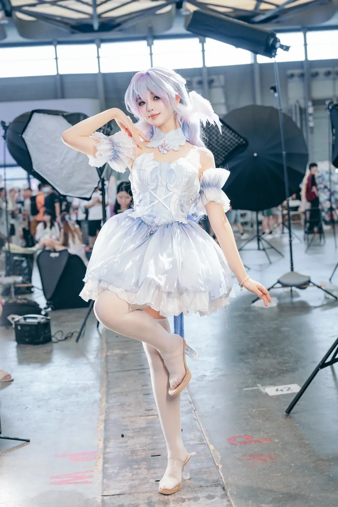 【遠坂凜cos】CJ現場黑絲紅披風的高動態抓拍體驗 - 第 11 張