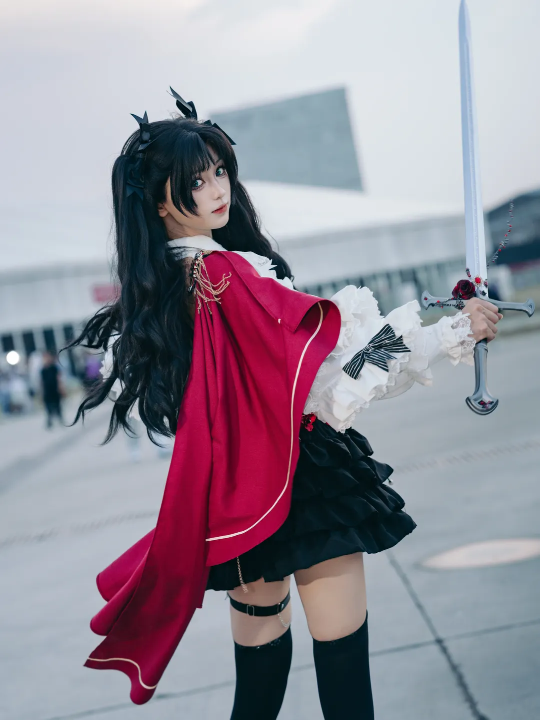 【遠坂凜cos】CJ現場黑絲紅披風的高動態抓拍體驗 - 第 4 張