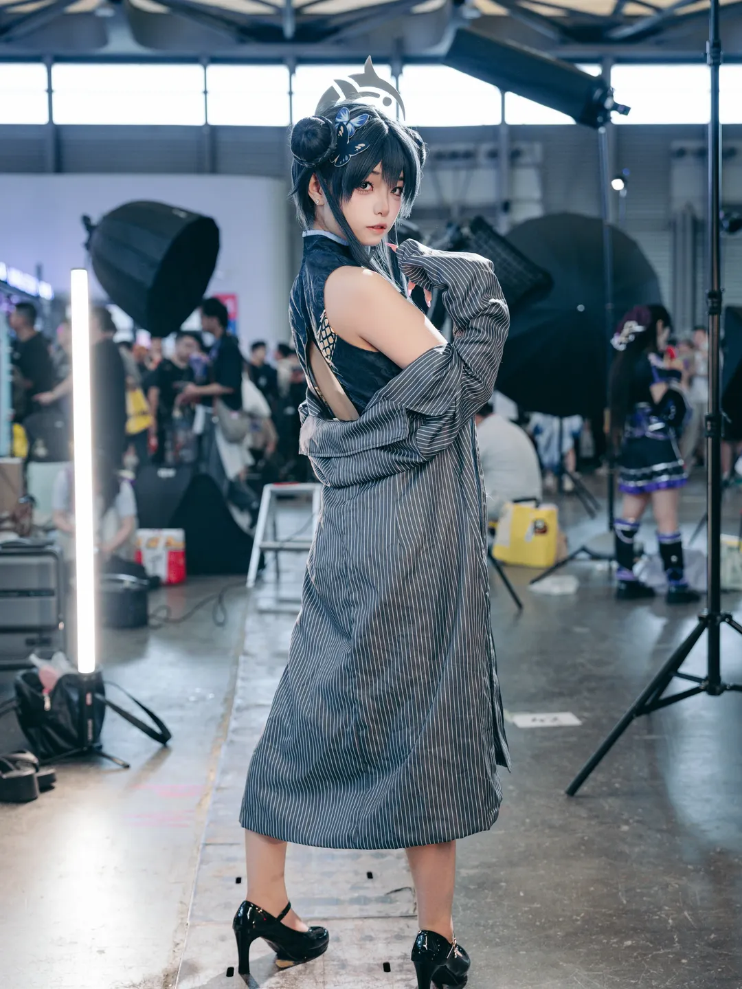 【遠坂凜cos】CJ現場黑絲紅披風的高動態抓拍體驗 - 第 8 張