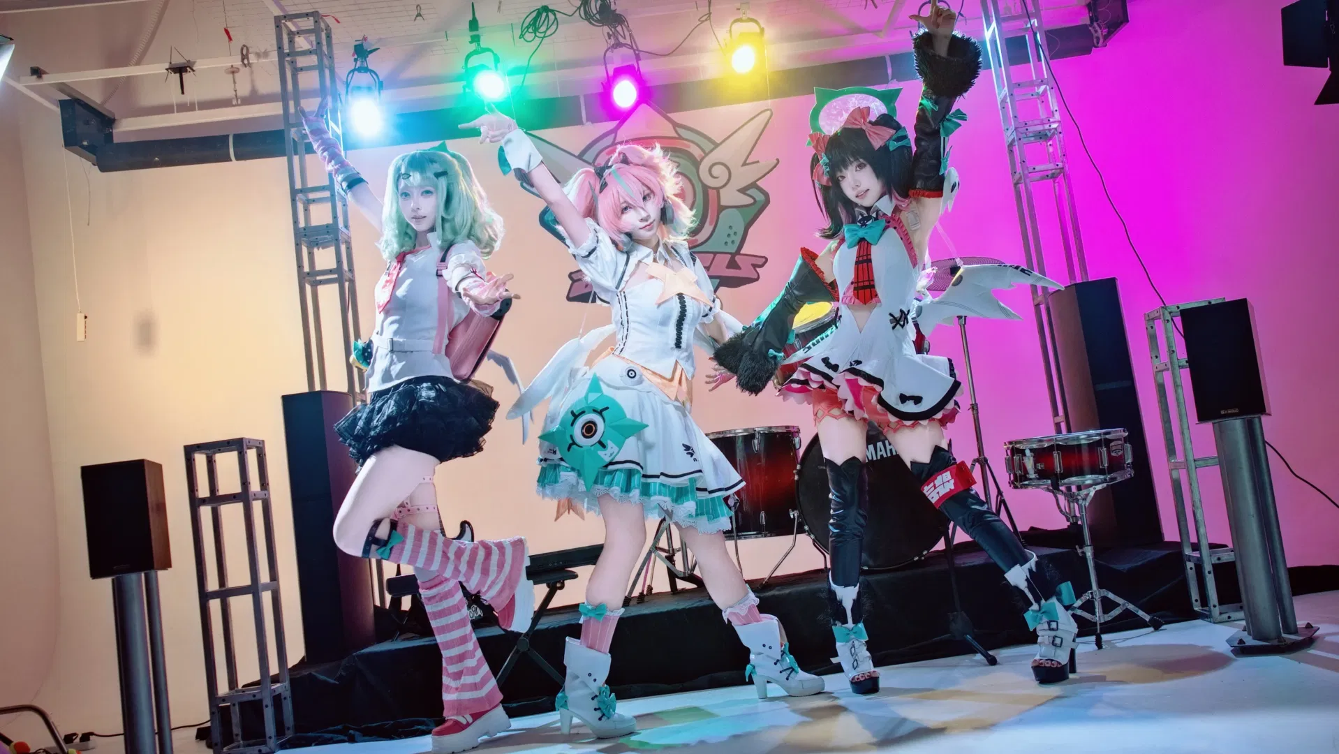 【千夏蕾咪cos】绝区零妄想天使三人组的舞台Live - 第 7 张