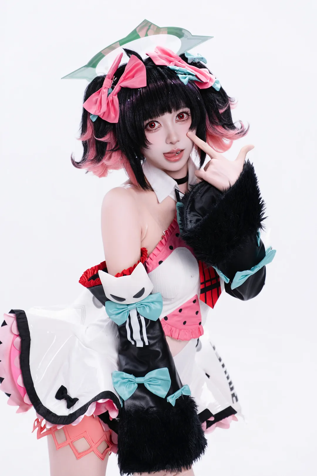 【南宫羽cos】绝区零妄想天使 白棚动作参考 - 第 1 张