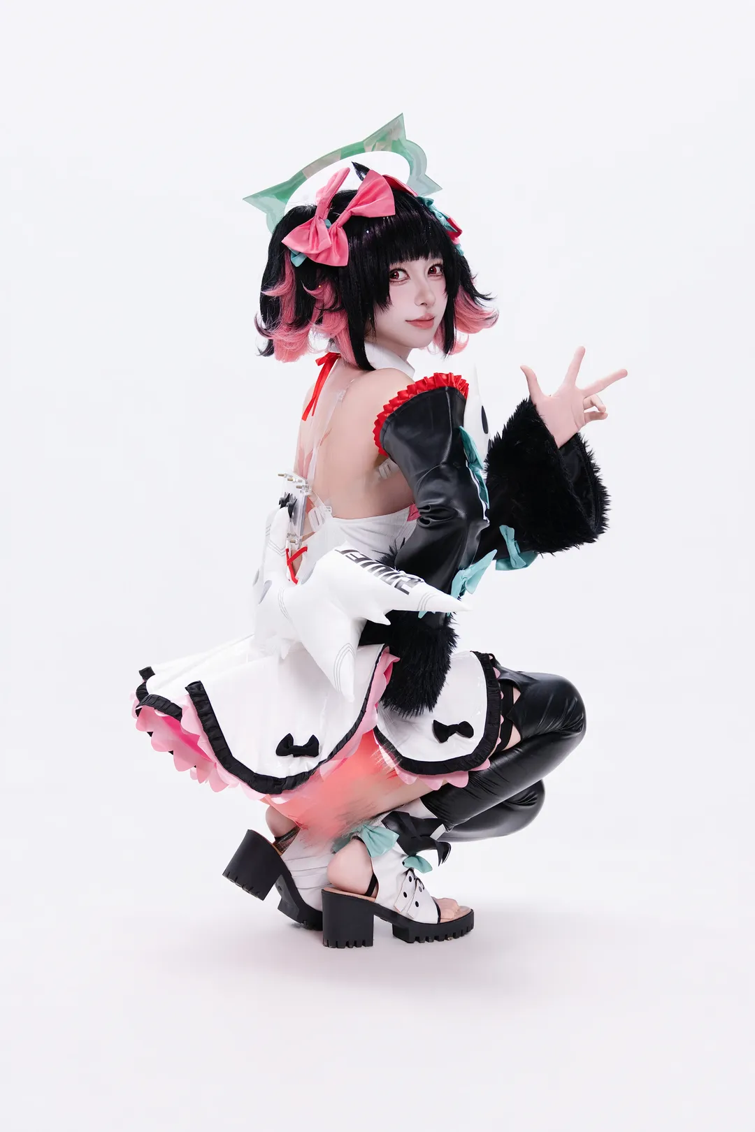 【南宫羽cos】绝区零妄想天使 白棚动作参考 - 第 7 张
