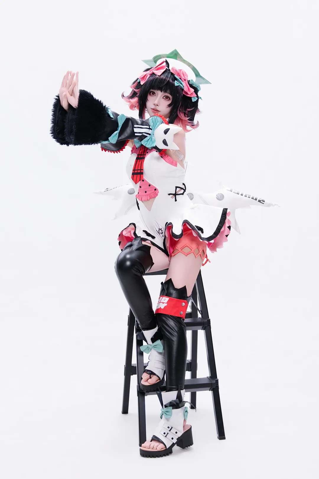 【南宫羽cos】绝区零白棚动作参考记录 - 第 4 张