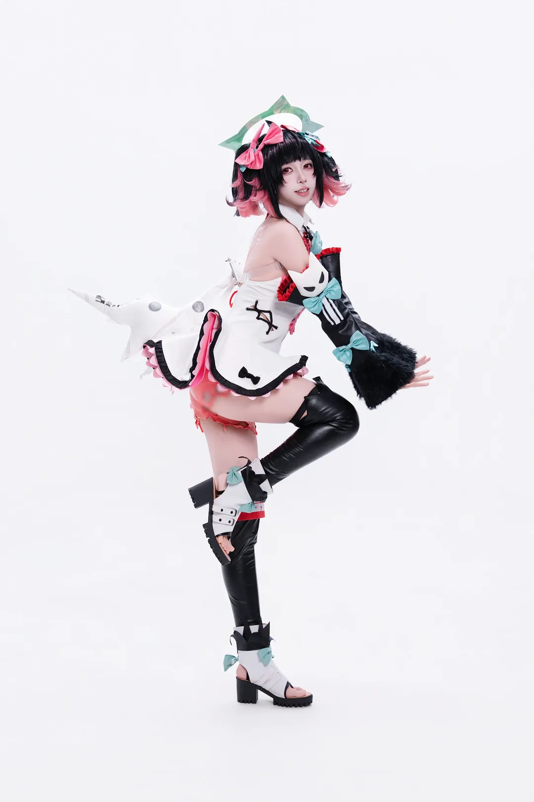 【南宫羽cos】绝区零白棚动作参考记录 - 第 7 张