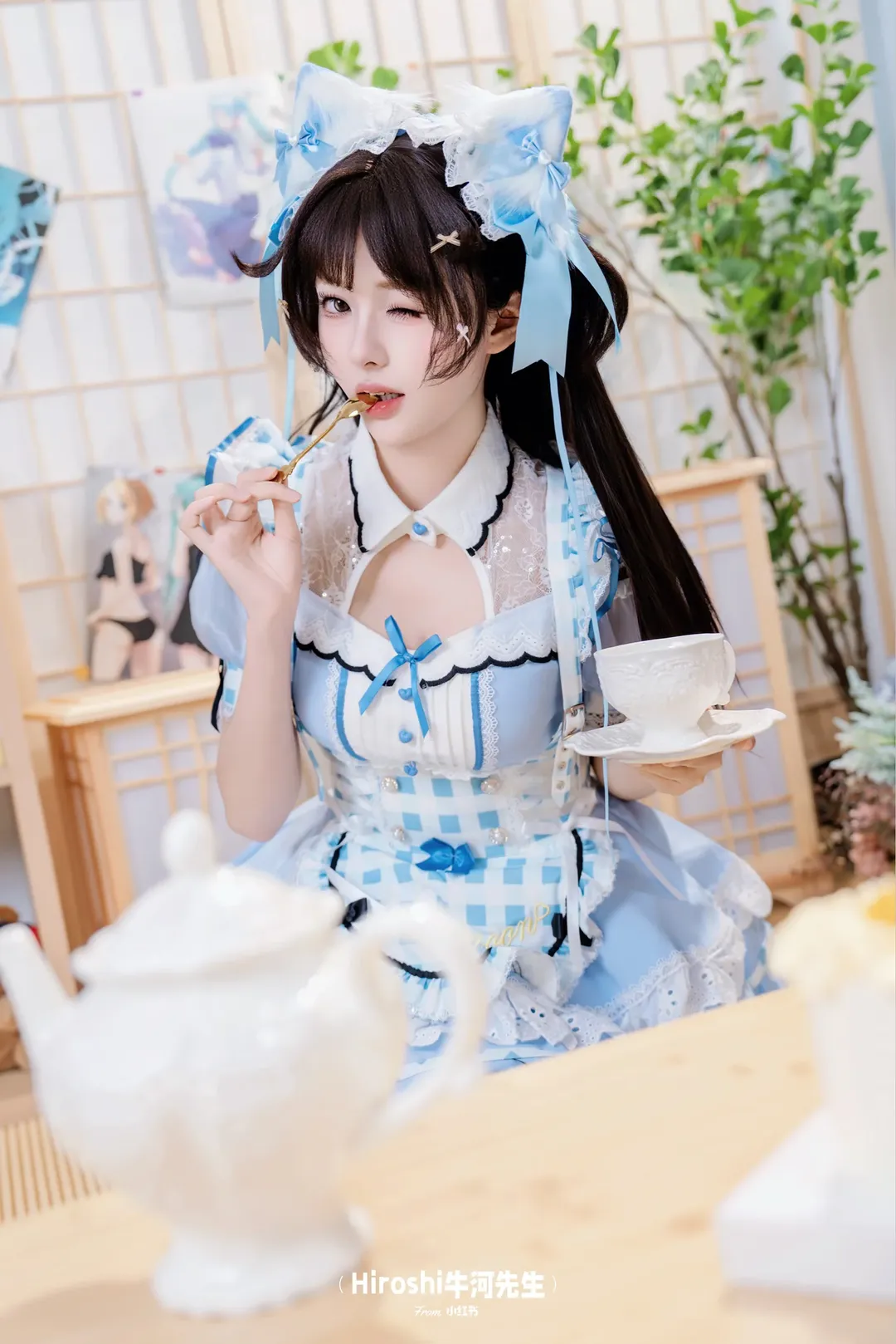 蓝白格纹女仆装，吃小蛋糕开启的甜美下午茶 - 第 3 张
