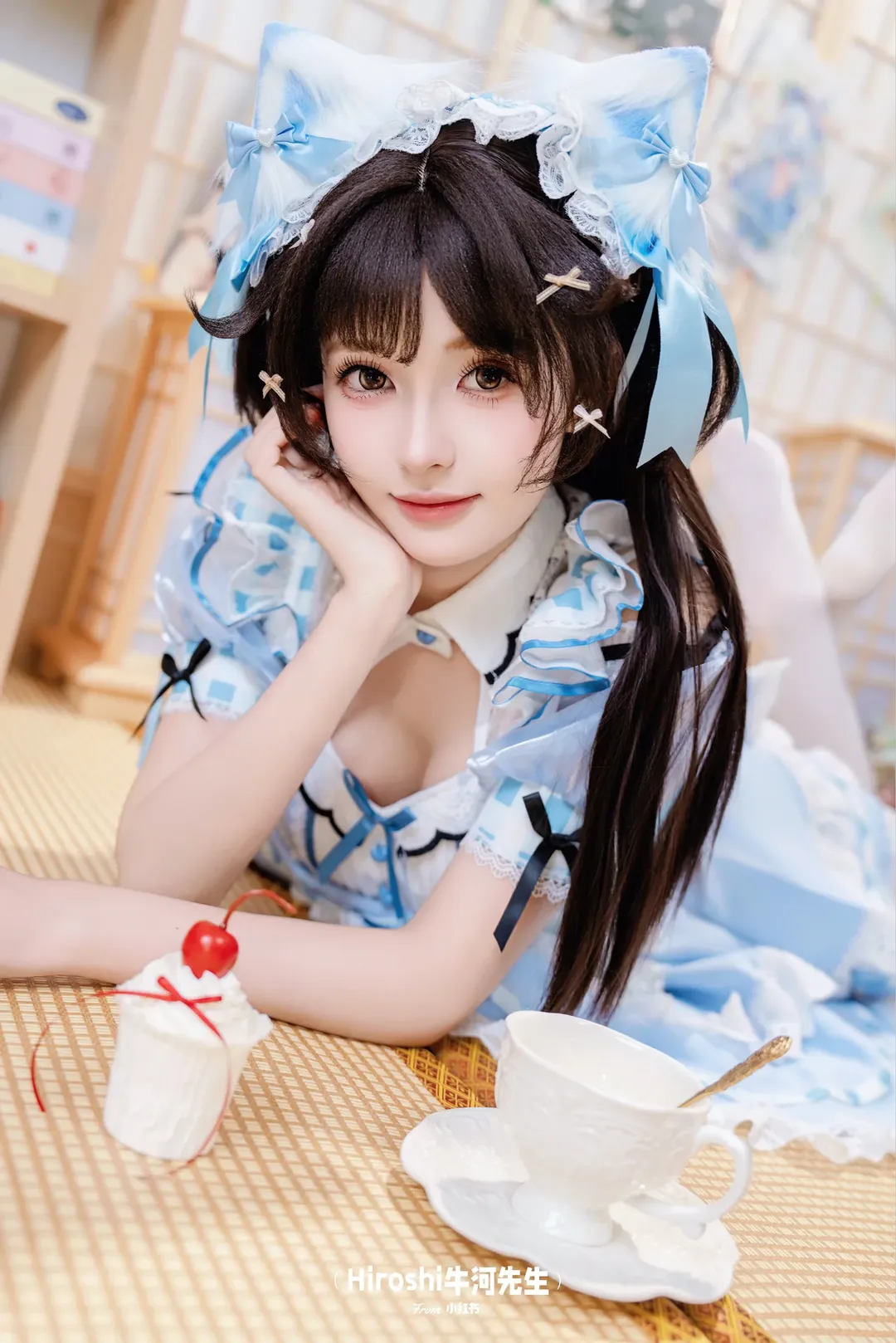 蓝白格纹女仆装，吃小蛋糕开启的甜美下午茶 - 第 8 张