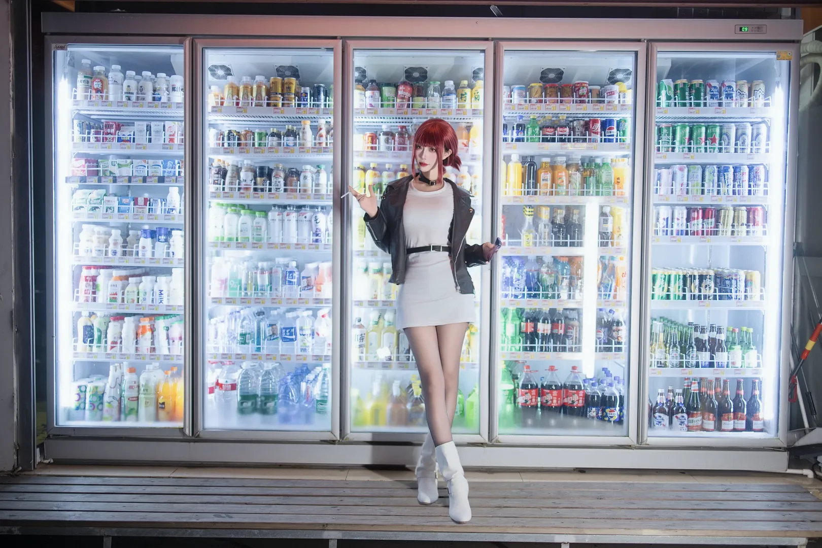 【山田小姐cos】冷柜灯光下的皮衣黑丝穿搭 - 第 2 张