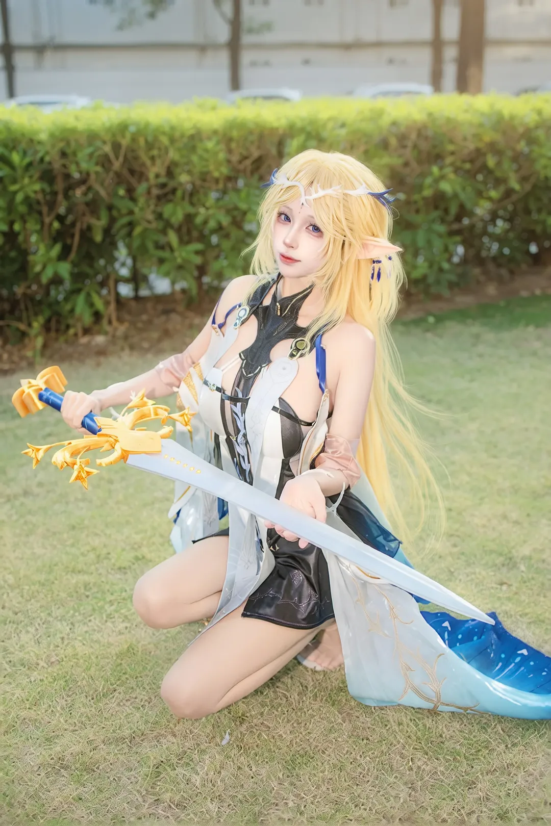 【卡提希婭cos】鳴潮金髮精靈的戶外草地拍攝記錄 - 第 1 張