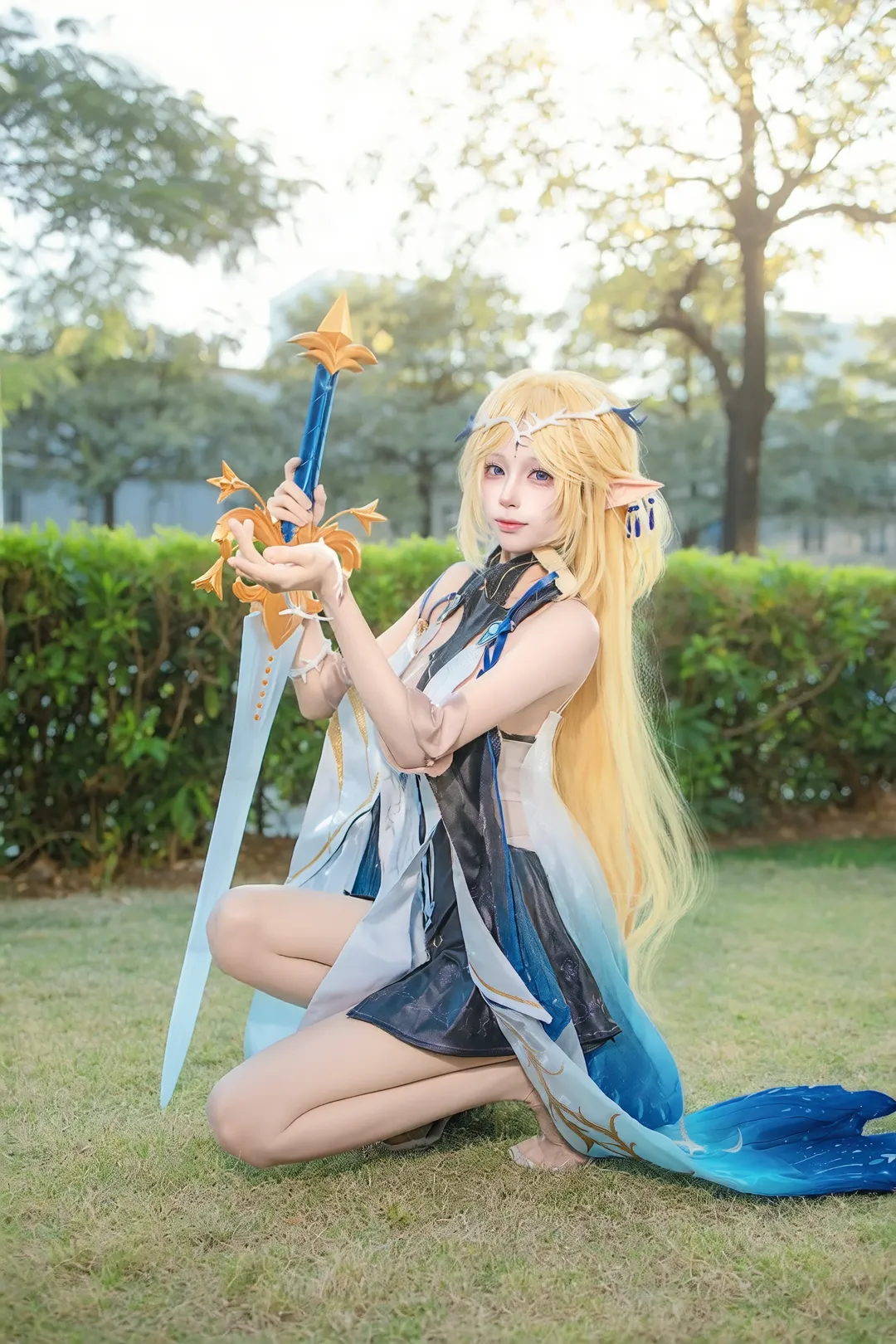【卡提希婭cos】鳴潮金髮精靈的戶外草地拍攝記錄 - 第 3 張
