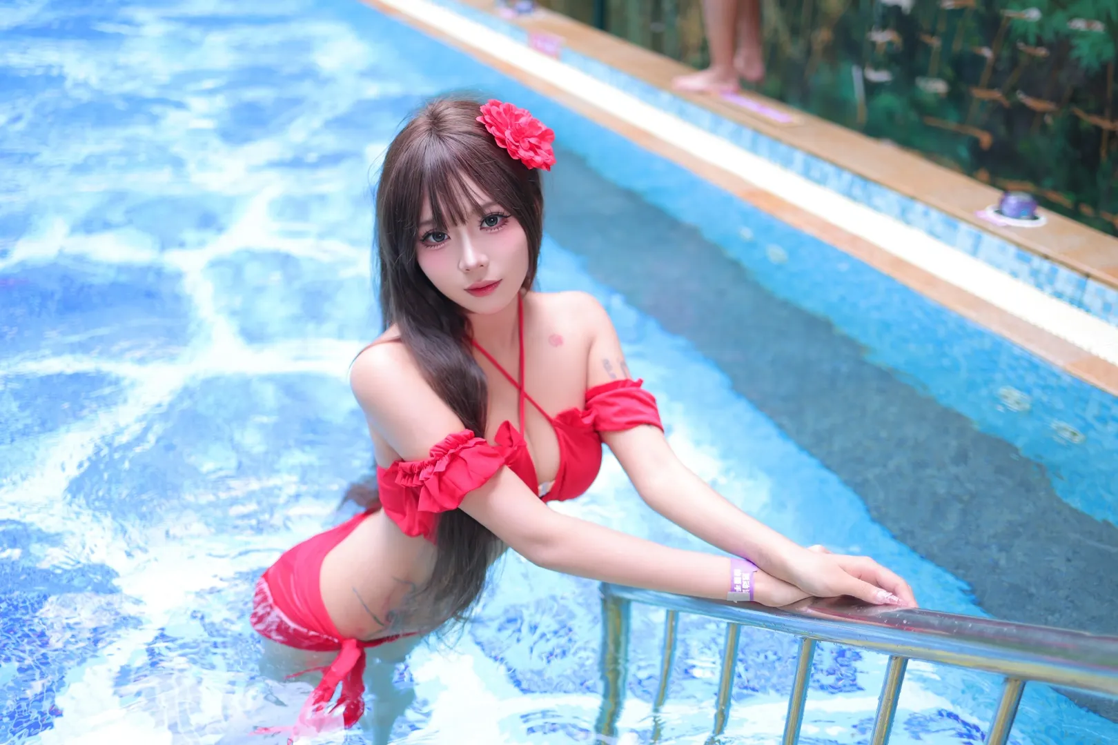 长隆玩水圈的红衣泳装写真 - 第 2 张