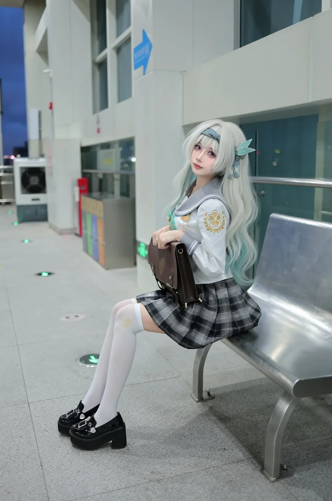 【流萤cos】星穹铁道春日手信，与流萤共乘地铁 - 第 2 张