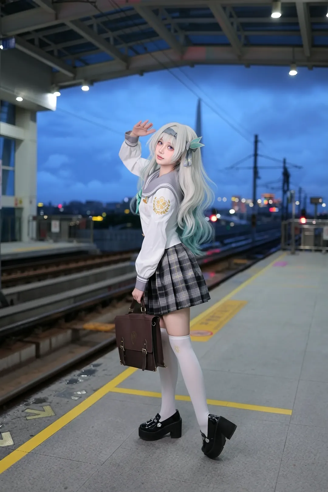 【流萤cos】星穹铁道春日手信，与流萤共乘地铁 - 第 3 张