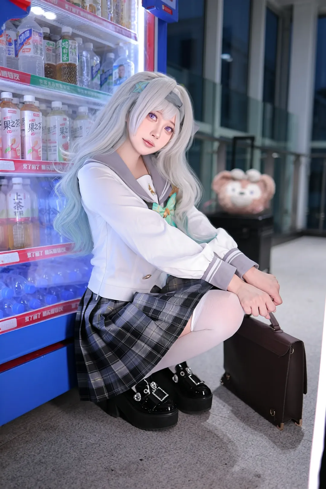 【流萤cos】星穹铁道春日手信 在自动售货机前的日常感抓拍 - 第 1 张
