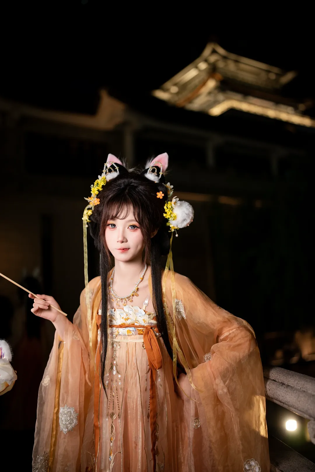 玉兔中秋妆造 橘色轻纱古风汉服夜景写真 - 第 11 张