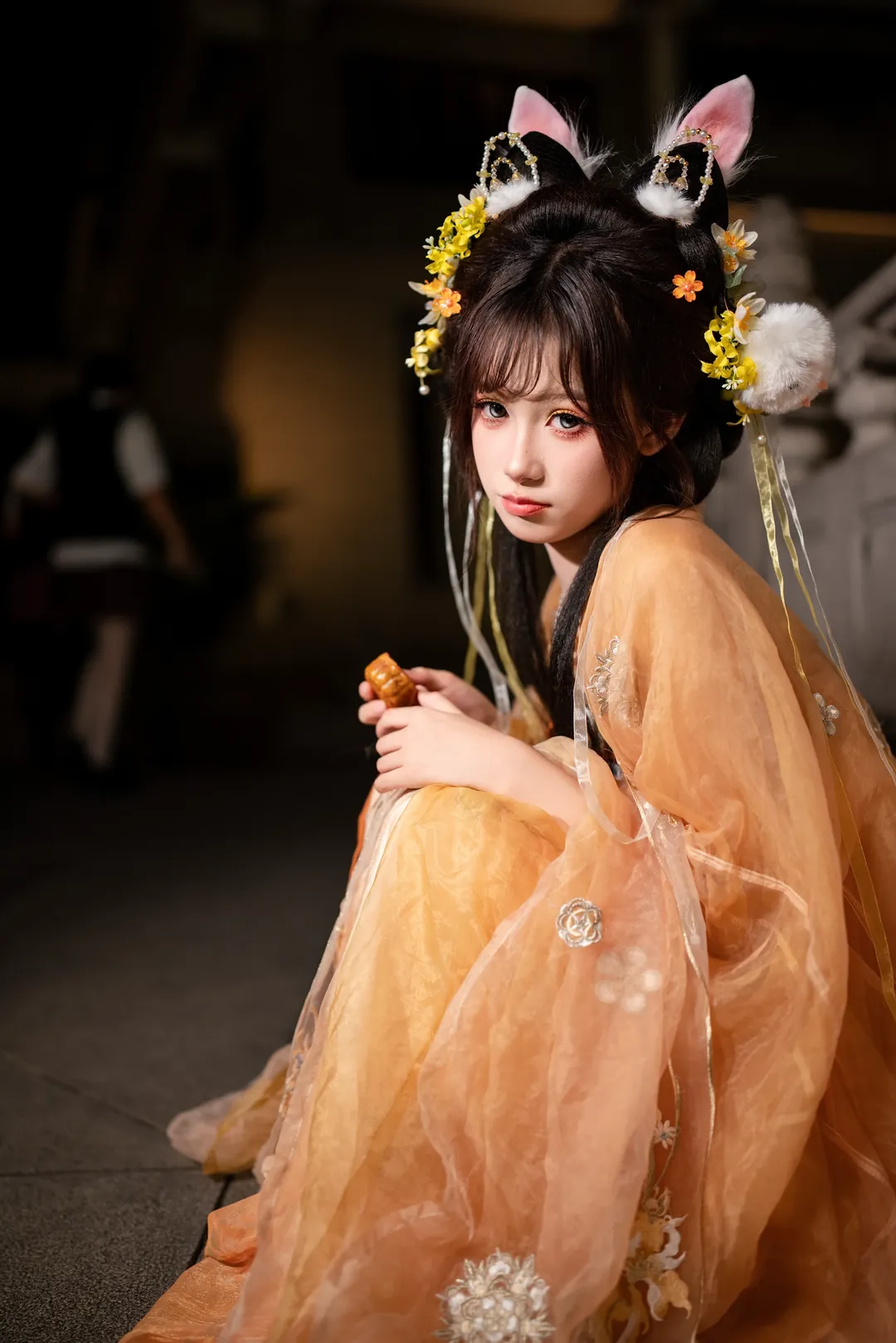 玉兔中秋妆造 橘色轻纱古风汉服夜景写真 - 第 12 张