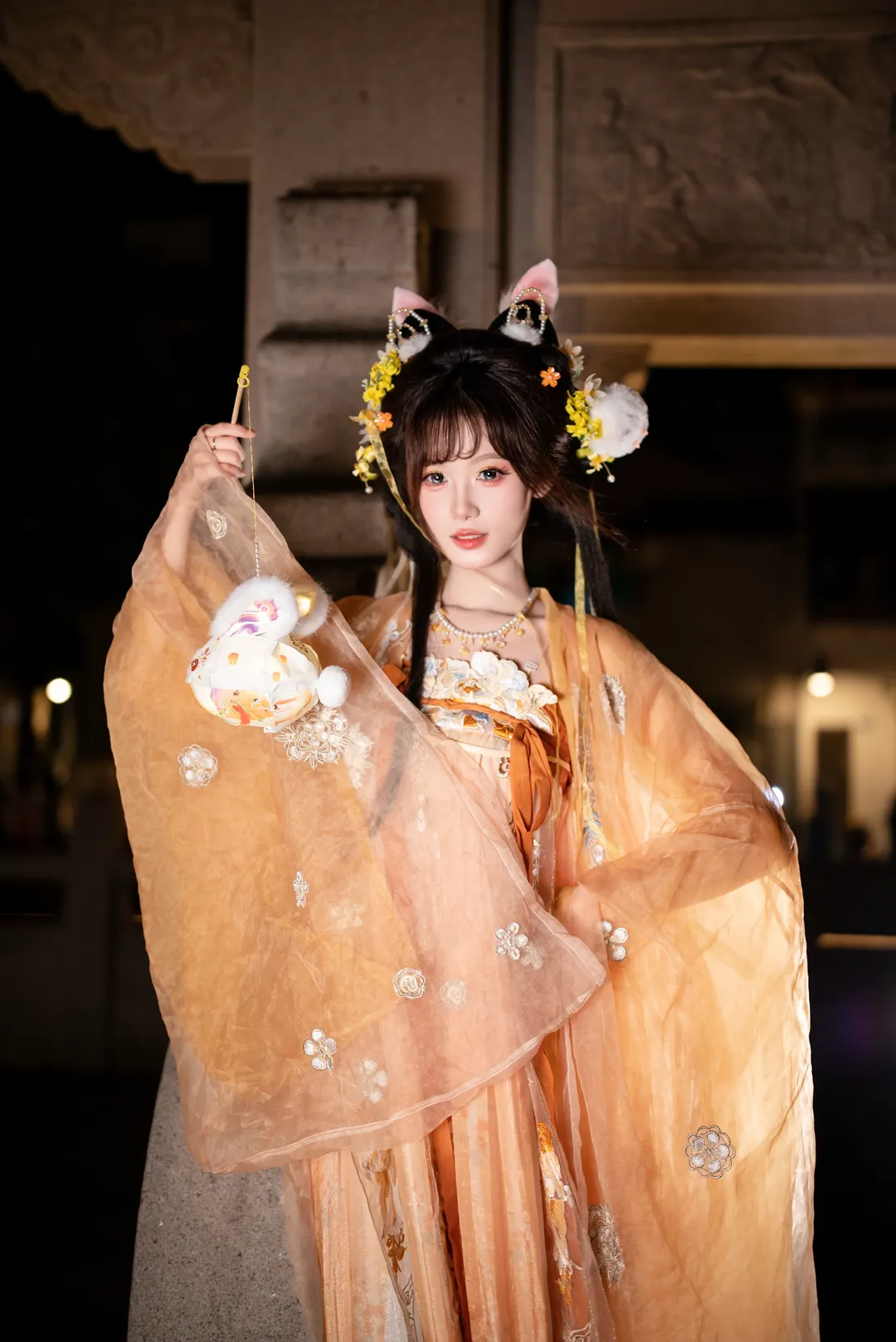 玉兔中秋妆造 橘色轻纱古风汉服夜景写真 - 第 2 张