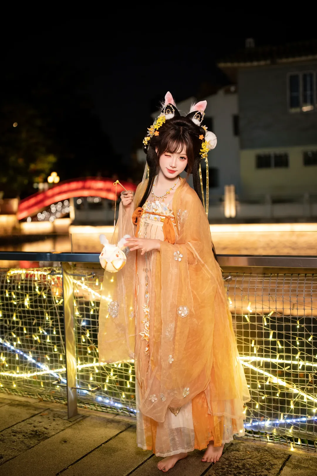 玉兔中秋妆造 橘色轻纱古风汉服夜景写真 - 第 3 张