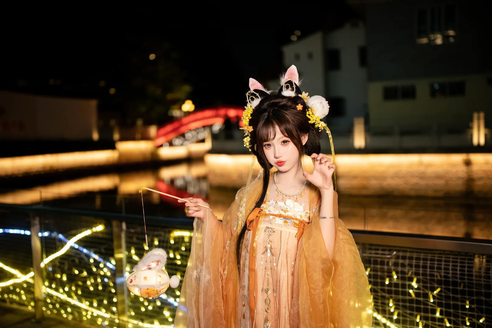 玉兔中秋妆造 橘色轻纱古风汉服夜景写真 - 第 4 张