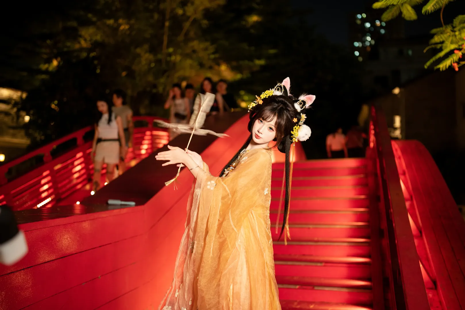 玉兔中秋妆造 橘色轻纱古风汉服夜景写真 - 第 6 张