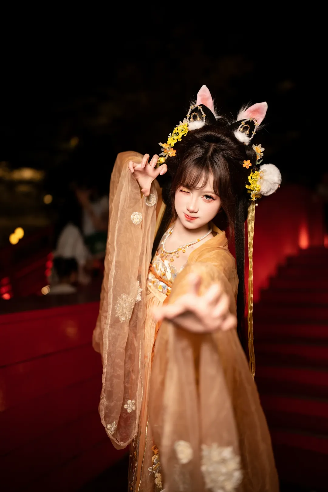 玉兔中秋妆造 橘色轻纱古风汉服夜景写真 - 第 7 张