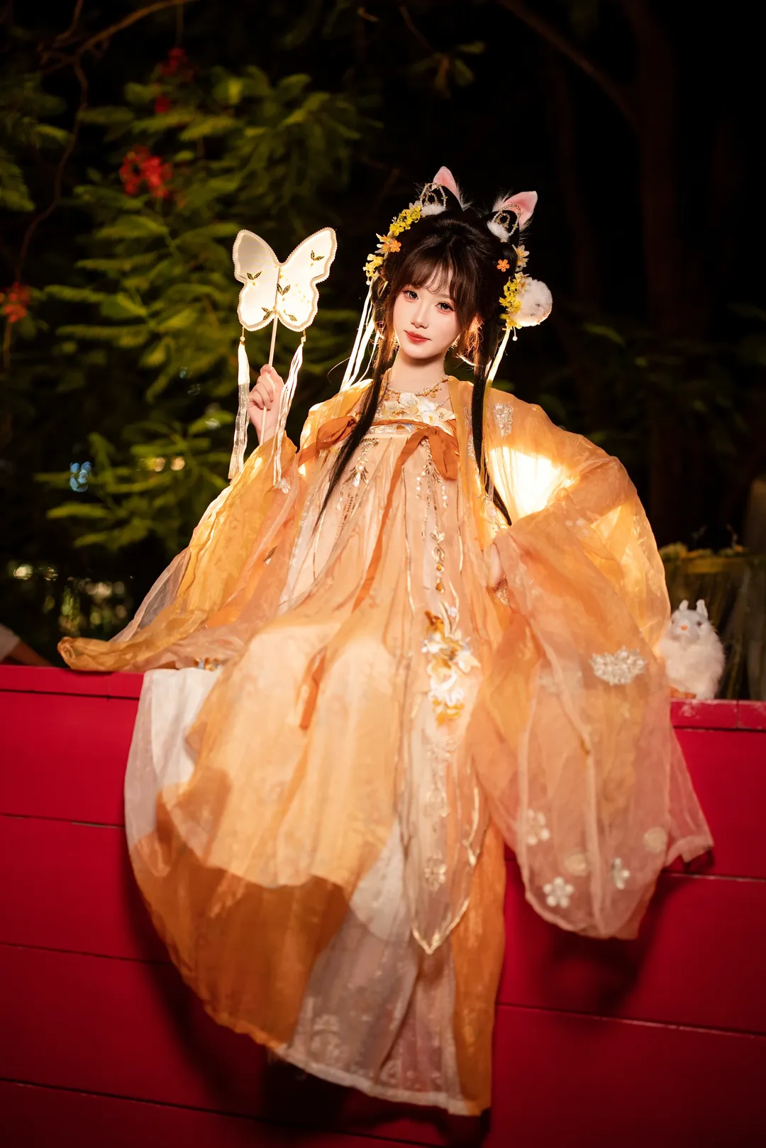 玉兔中秋妆造 橘色轻纱古风汉服夜景写真 - 第 8 张