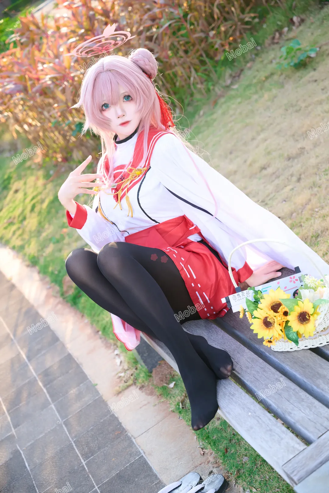 【水羽三森cos】蔚蓝档案里的温柔心动，黑丝与红裙的绝佳搭配 - 第 1 张
