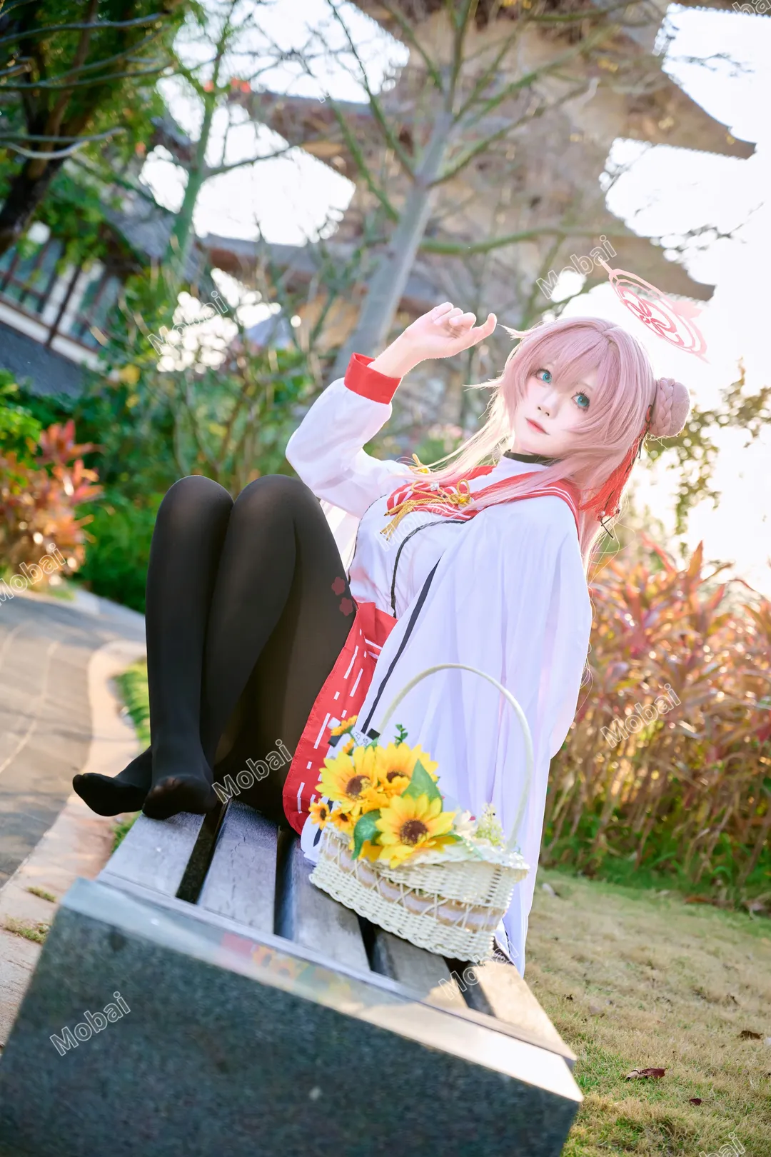 【水羽三森cos】蔚蓝档案里的温柔心动，黑丝与红裙的绝佳搭配 - 第 2 张