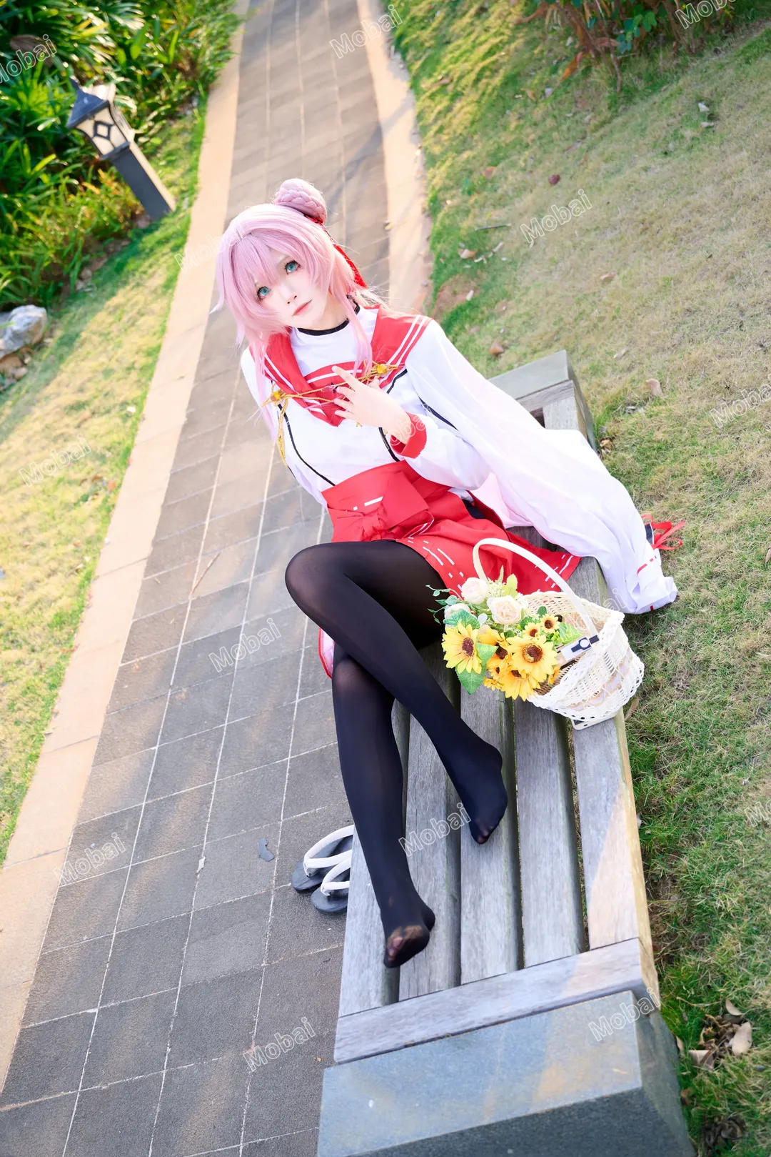 【水羽三森cos】蔚蓝档案里的温柔心动，黑丝与红裙的绝佳搭配 - 第 3 张