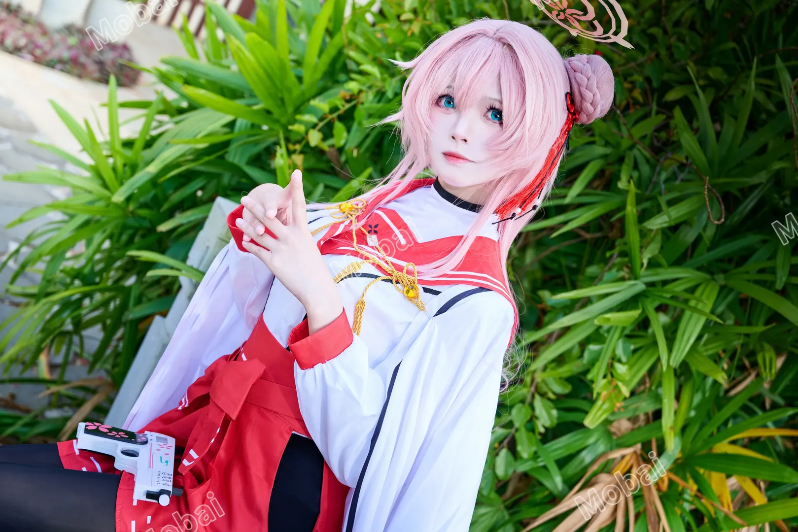 【水羽三森cos】蔚蓝档案里的温柔心动，黑丝与红裙的绝佳搭配 - 第 7 张