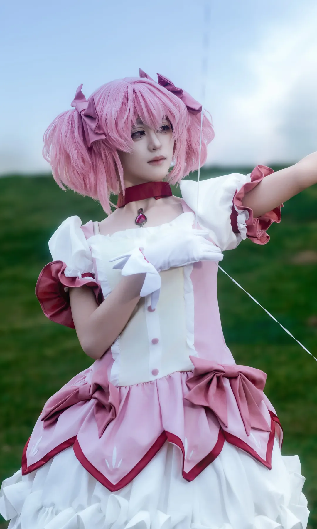 【鹿目圓cos】魔法少女小圓的草地上，細線牽引出溫柔與憂鬱