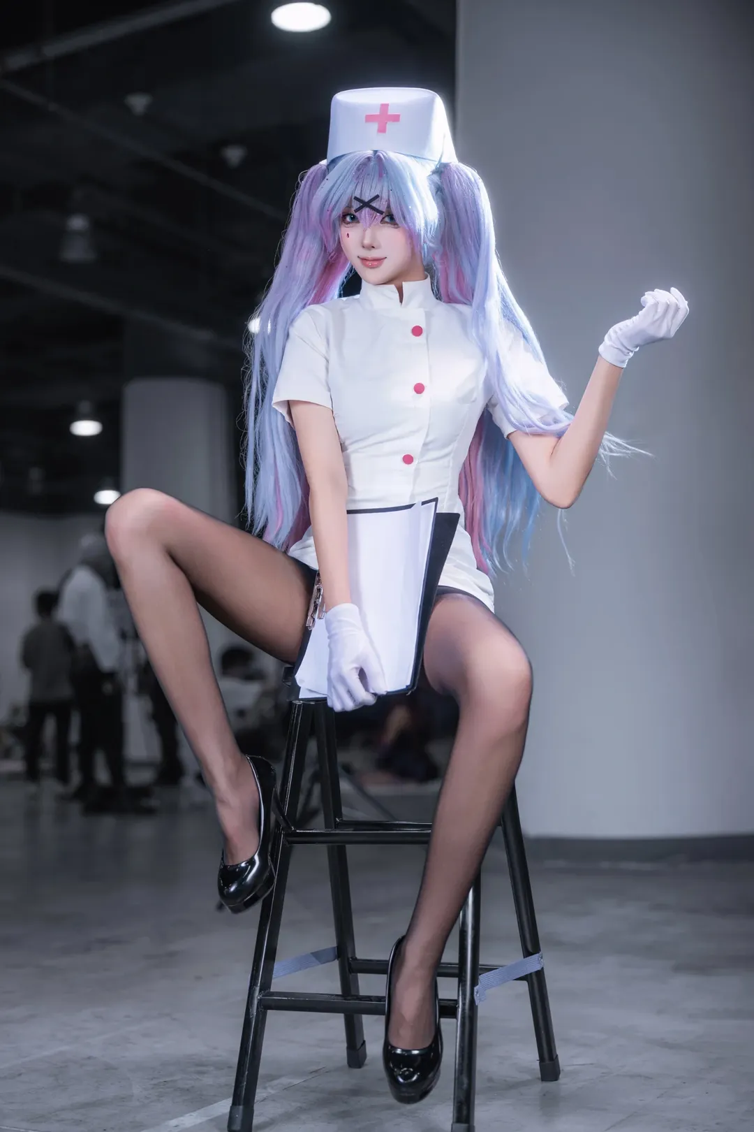 【初音未来cos】chcc漫展兔子洞护士服，黑丝高跟的搭配不能更绝 - 第 1 张