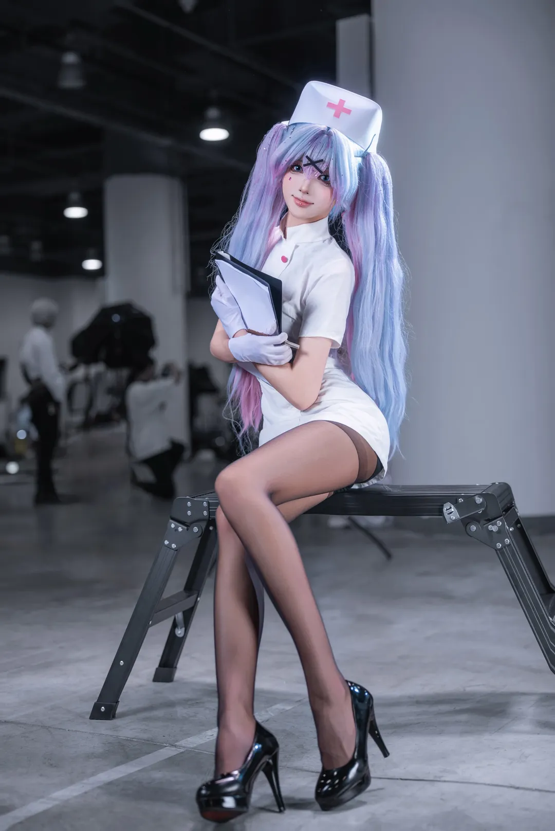 【初音未来cos】chcc漫展兔子洞护士服，黑丝高跟的搭配不能更绝 - 第 4 张