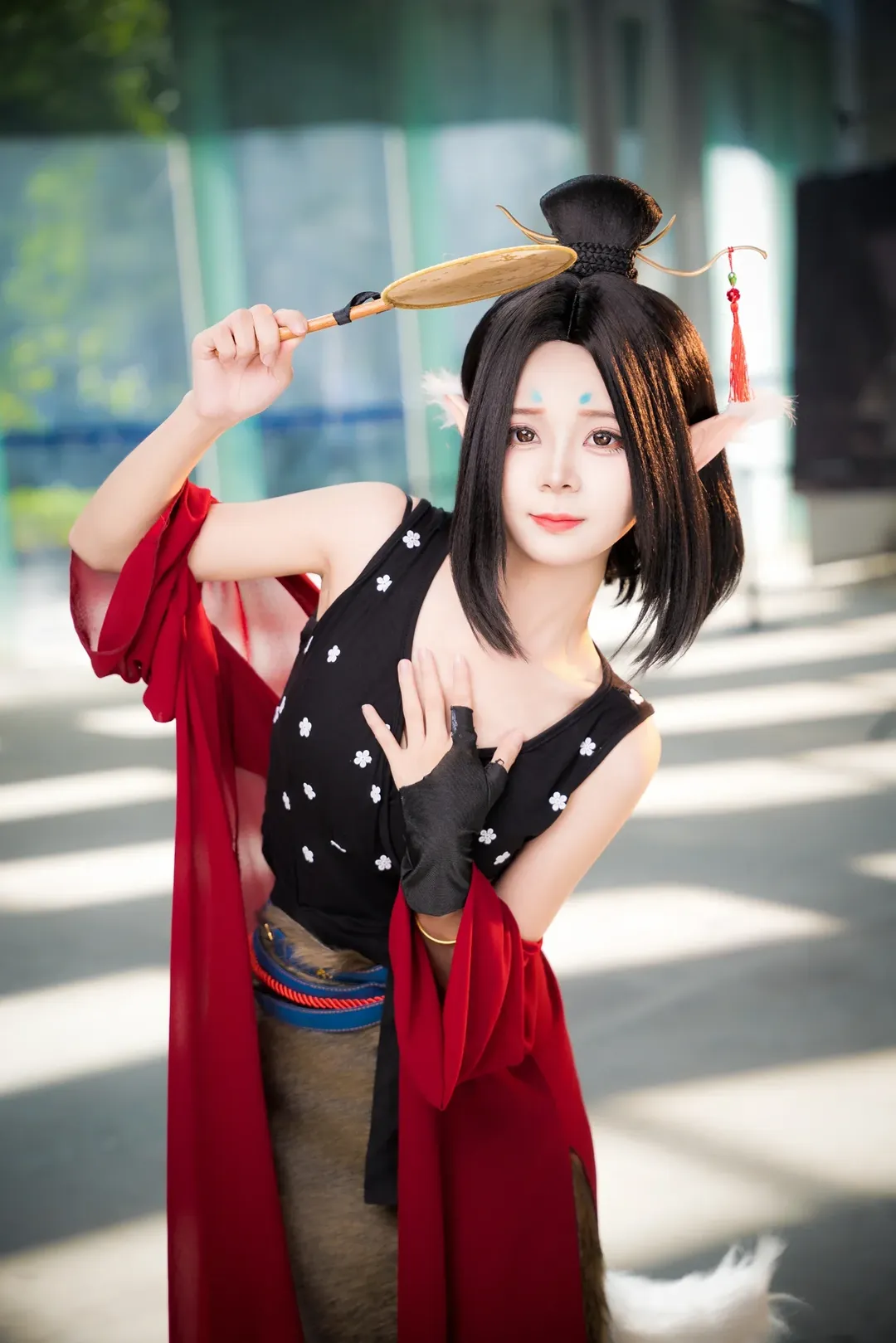 【萍萍cos】黑神话悟空漫展返图，红披风白狐尾细节拉满 - 第 3 张