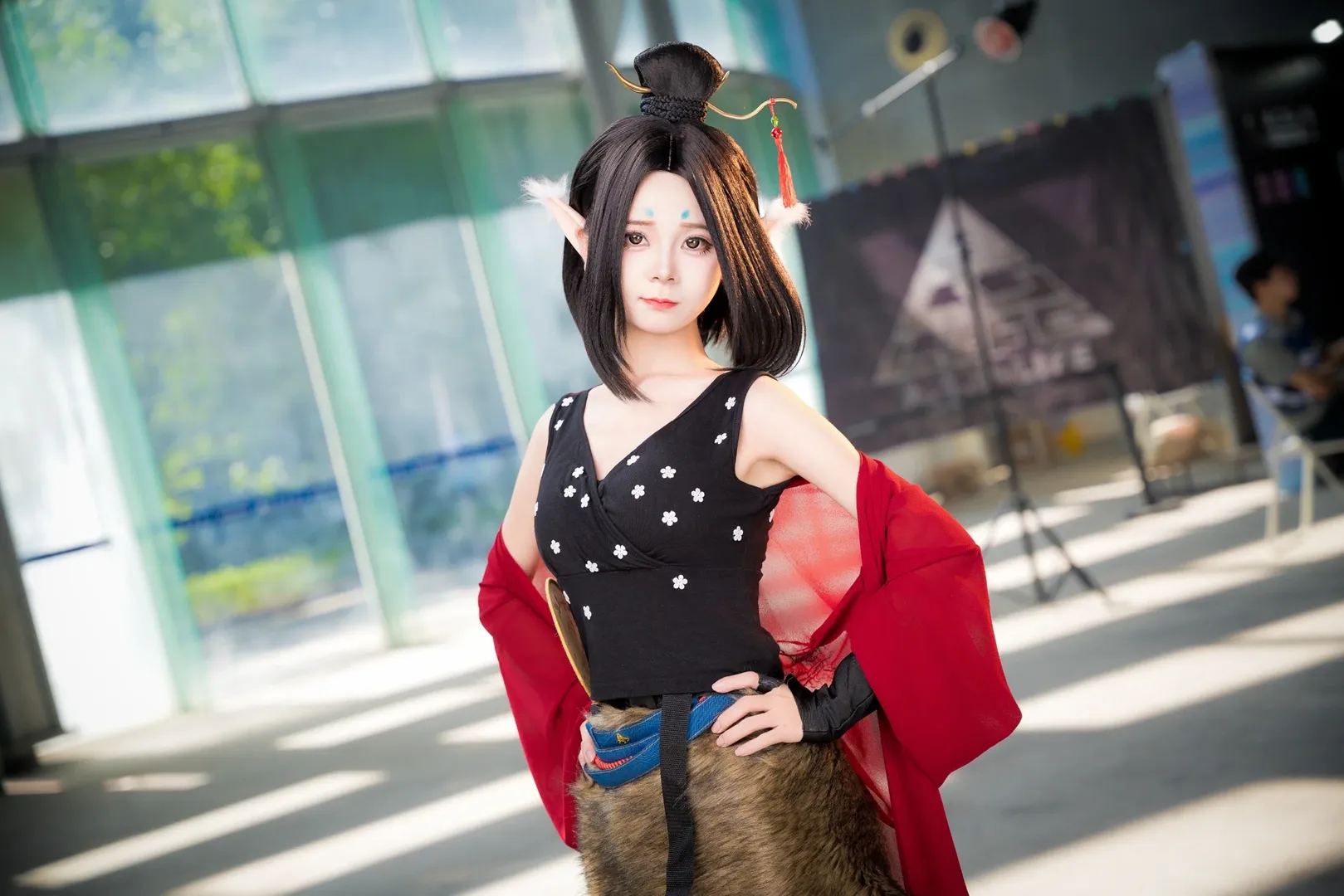【萍萍cos】黑神话悟空漫展返图，红披风白狐尾细节拉满 - 第 5 张