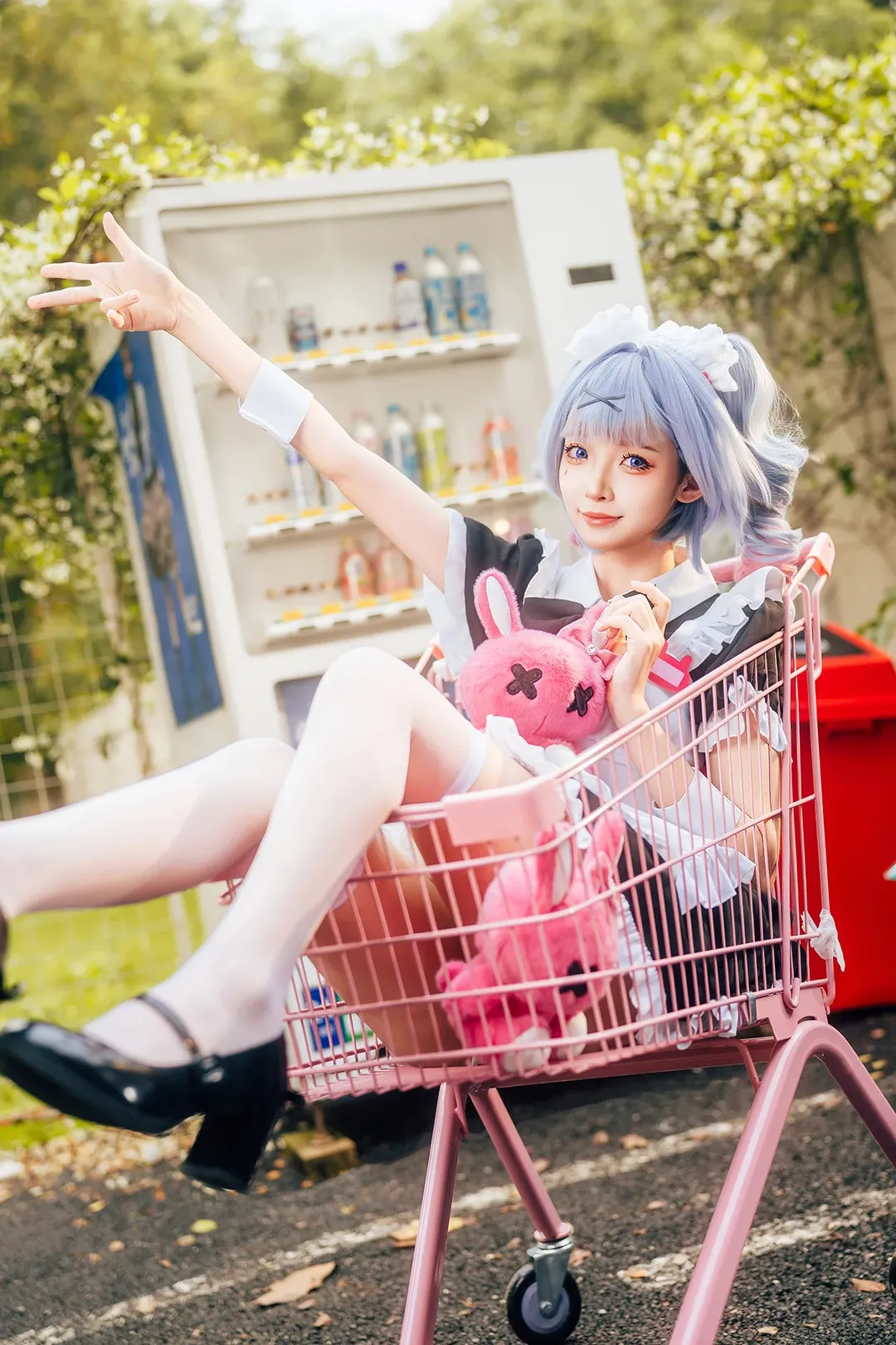 粉色购物车里的兔子洞女仆写真 - 第 1 张