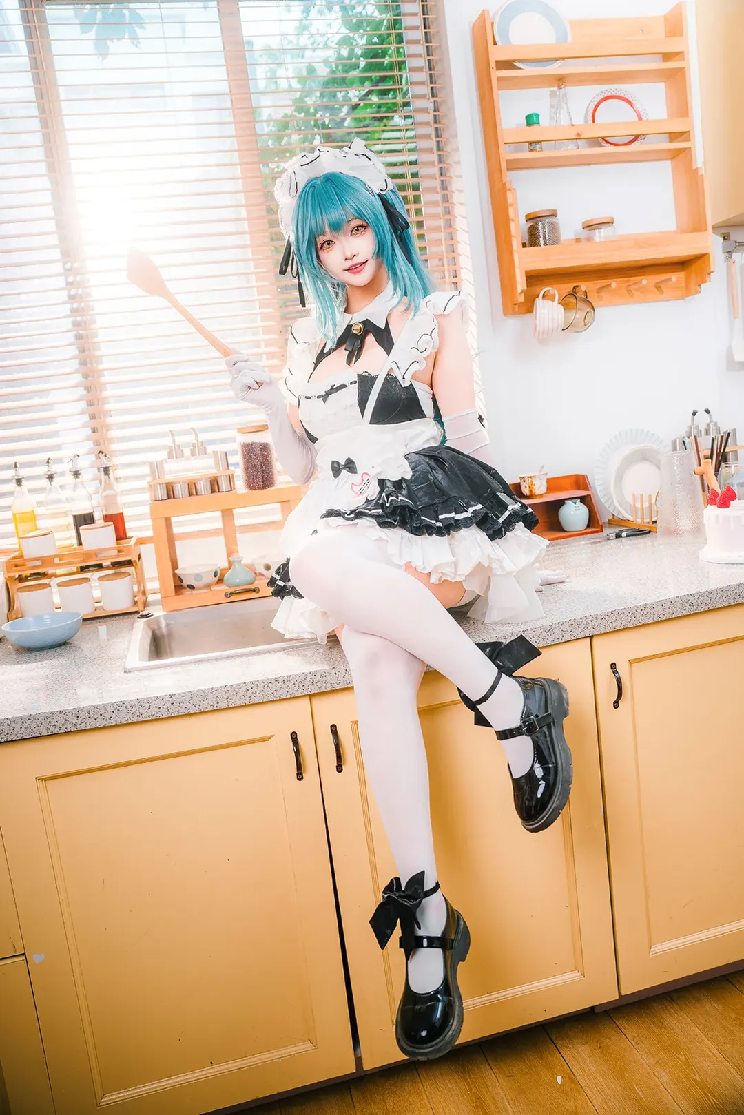 【普麗瓦蒂cos】NIKKE貓貓女僕的廚房日常，逆光下的細膩成片 - 第 1 張