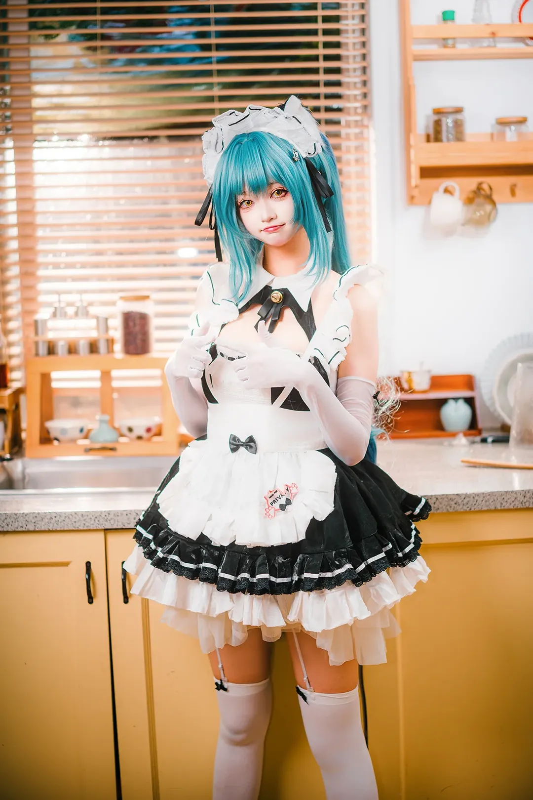 【普麗瓦蒂cos】NIKKE貓貓女僕的廚房日常，逆光下的細膩成片 - 第 2 張