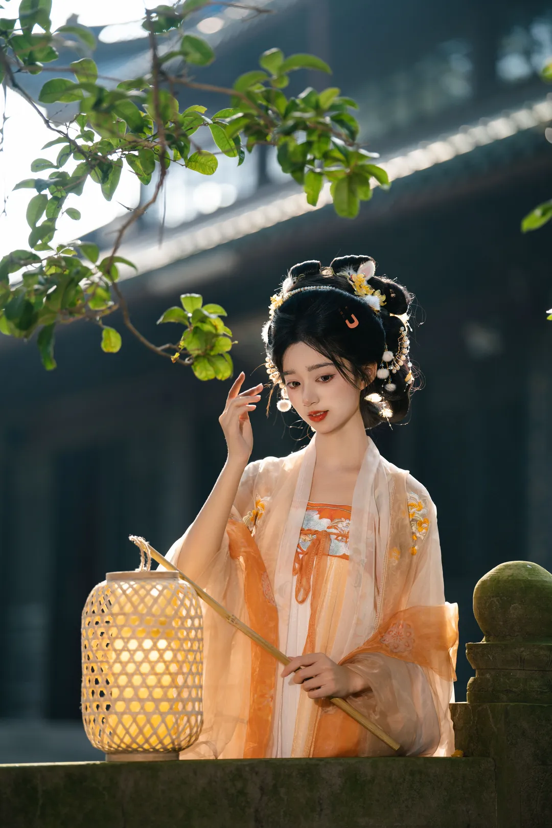 古风写真，黄墙圆门下的清冷美人 - 第 12 张
