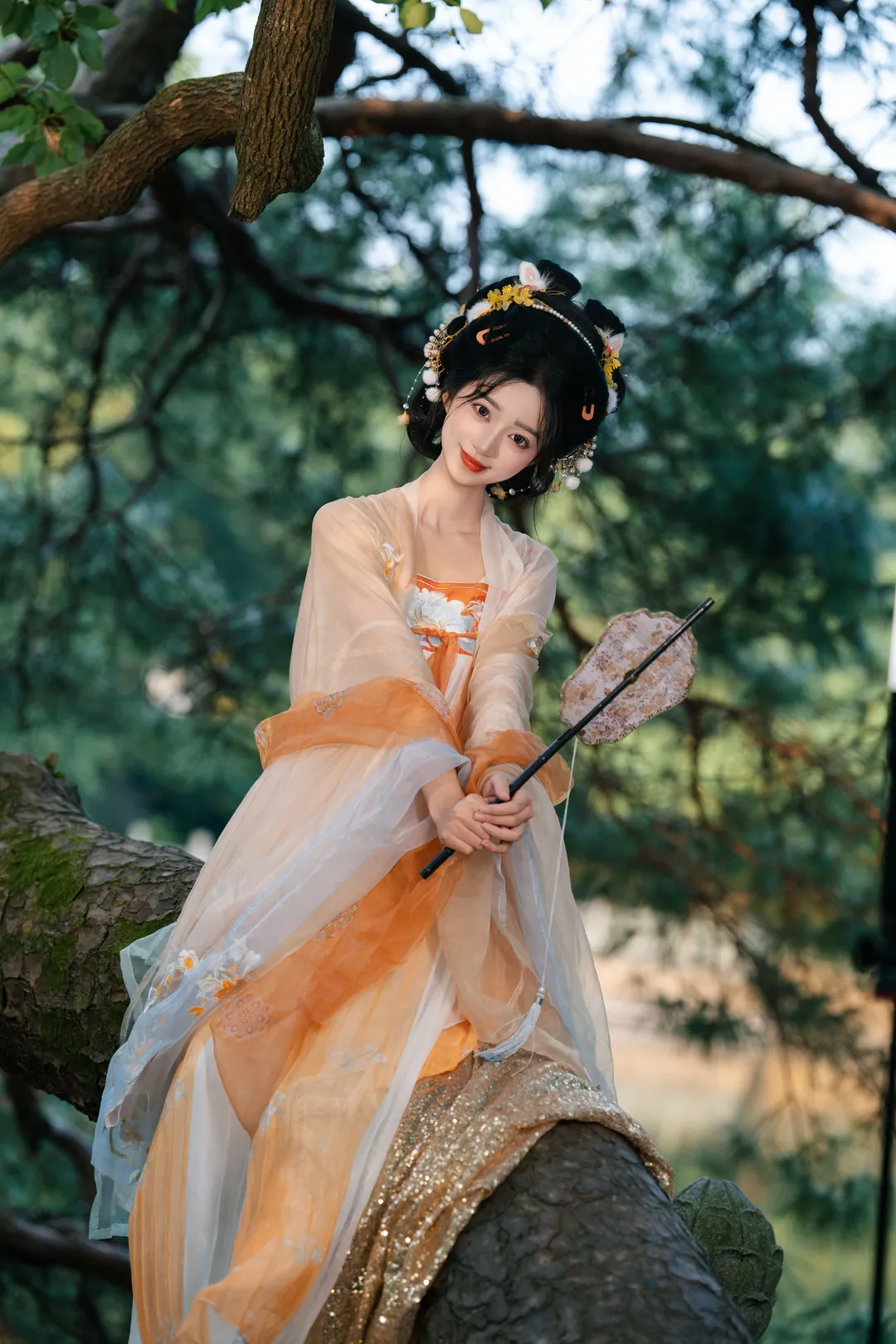 古风写真，黄墙圆门下的清冷美人 - 第 15 张