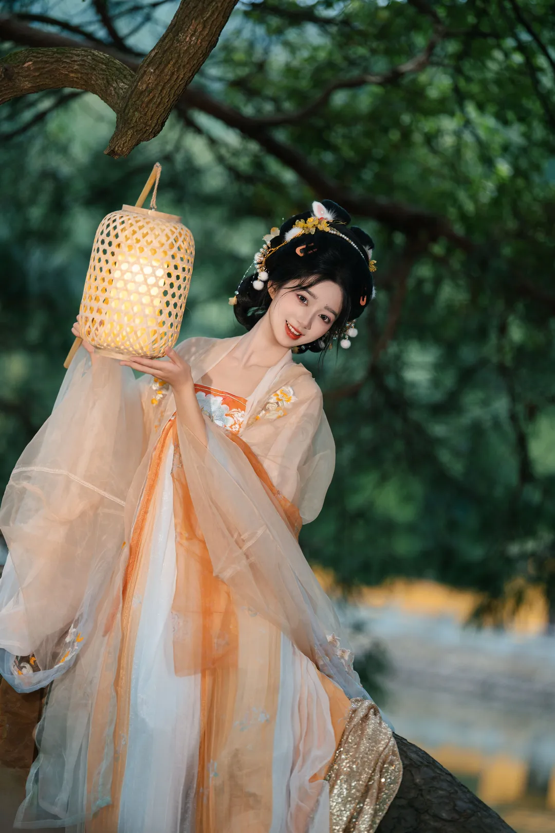 古风写真，黄墙圆门下的清冷美人 - 第 17 张