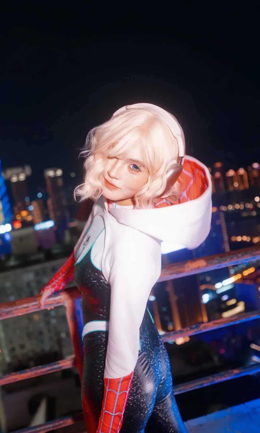 【格温cos】蜘蛛侠格温天台夜景，索尼相机下的光影记录 - 第 2 张