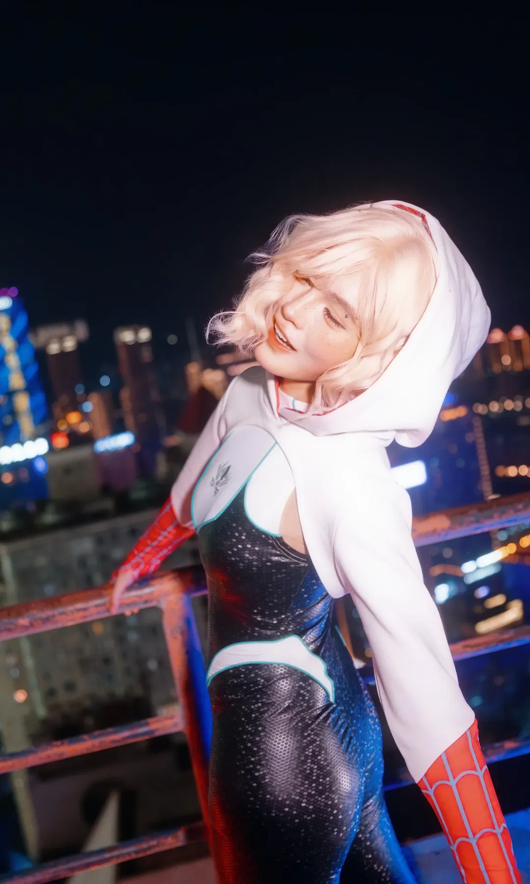 【格温cos】蜘蛛侠格温天台夜景，索尼相机下的光影记录 - 第 5 张