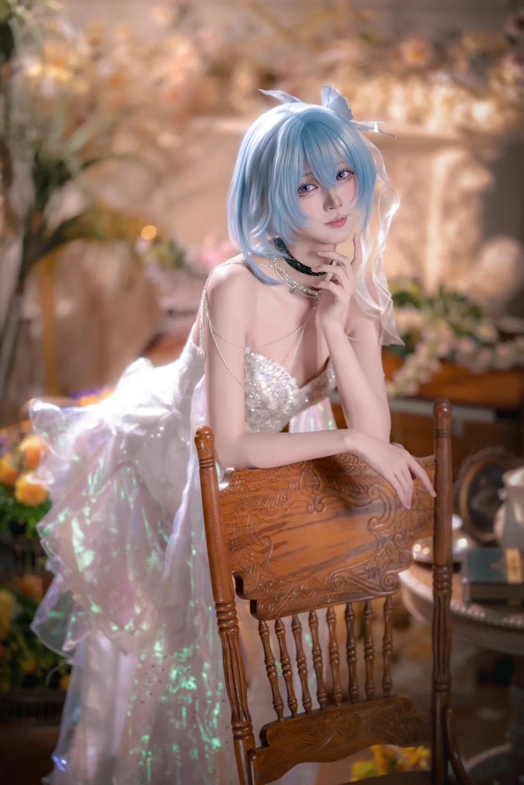 【守岸人cos】鳴潮禮服幻彩光影，復古場景下的優雅定格 - 第 1 張