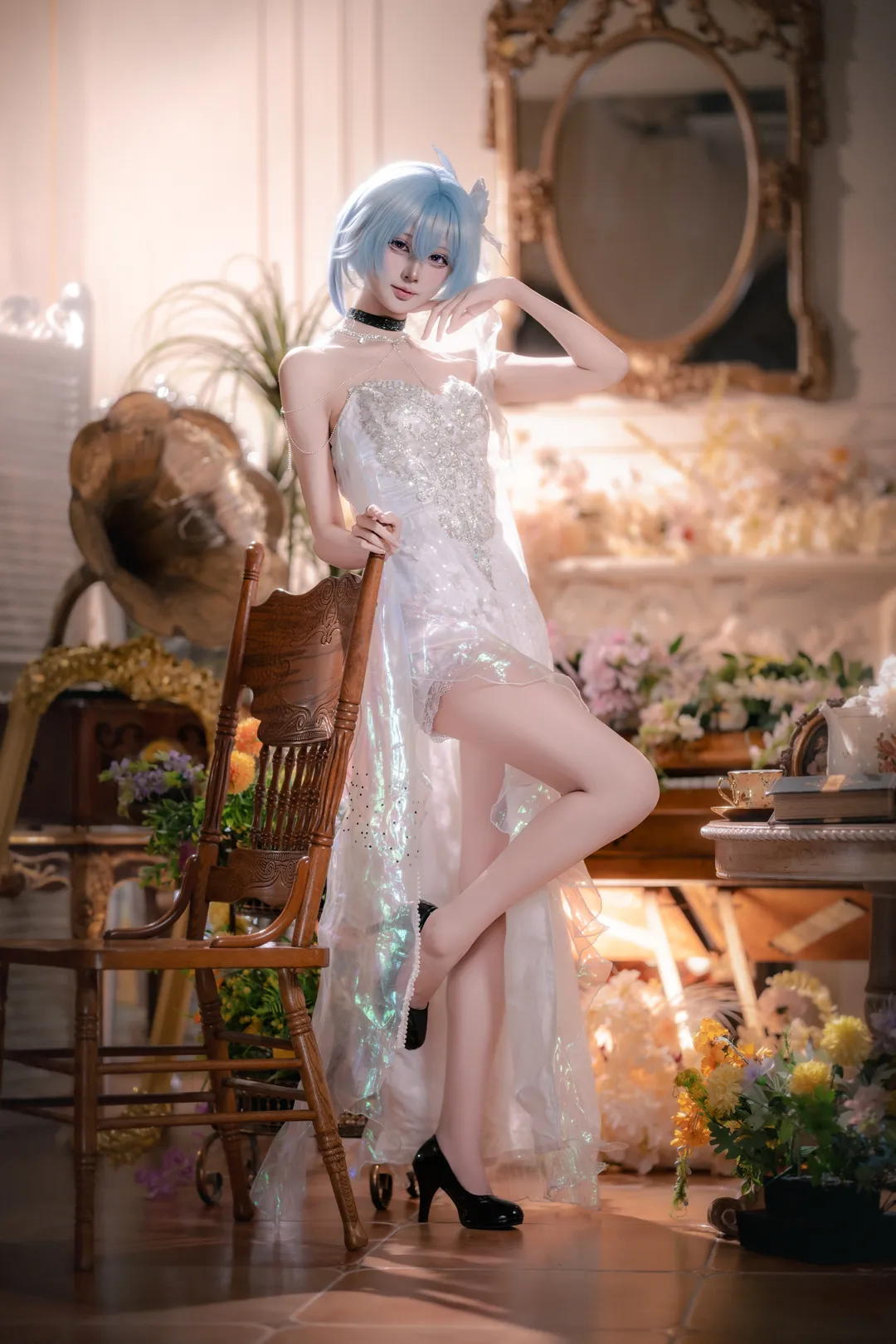 【守岸人cos】鳴潮禮服幻彩光影，復古場景下的優雅定格 - 第 2 張