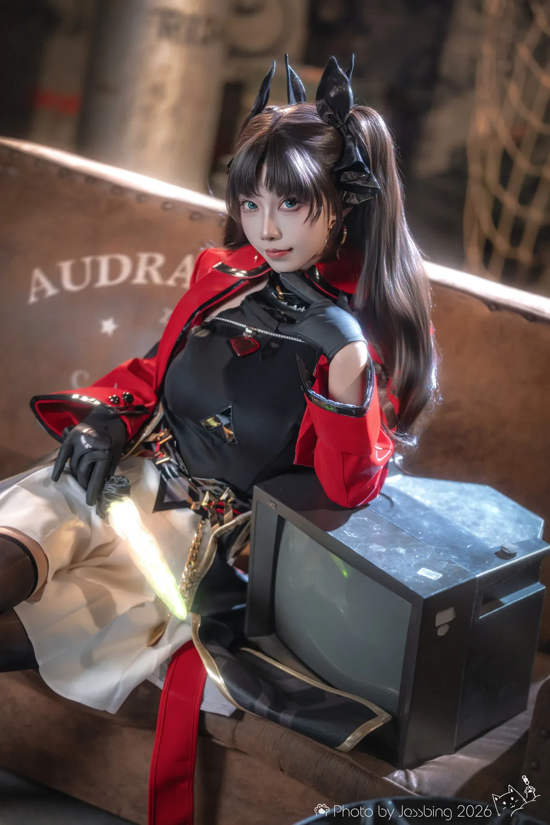 【远坂凛cos】崩坏星穹铁道联动，这套红黑战斗服太飒了 - 第 1 张