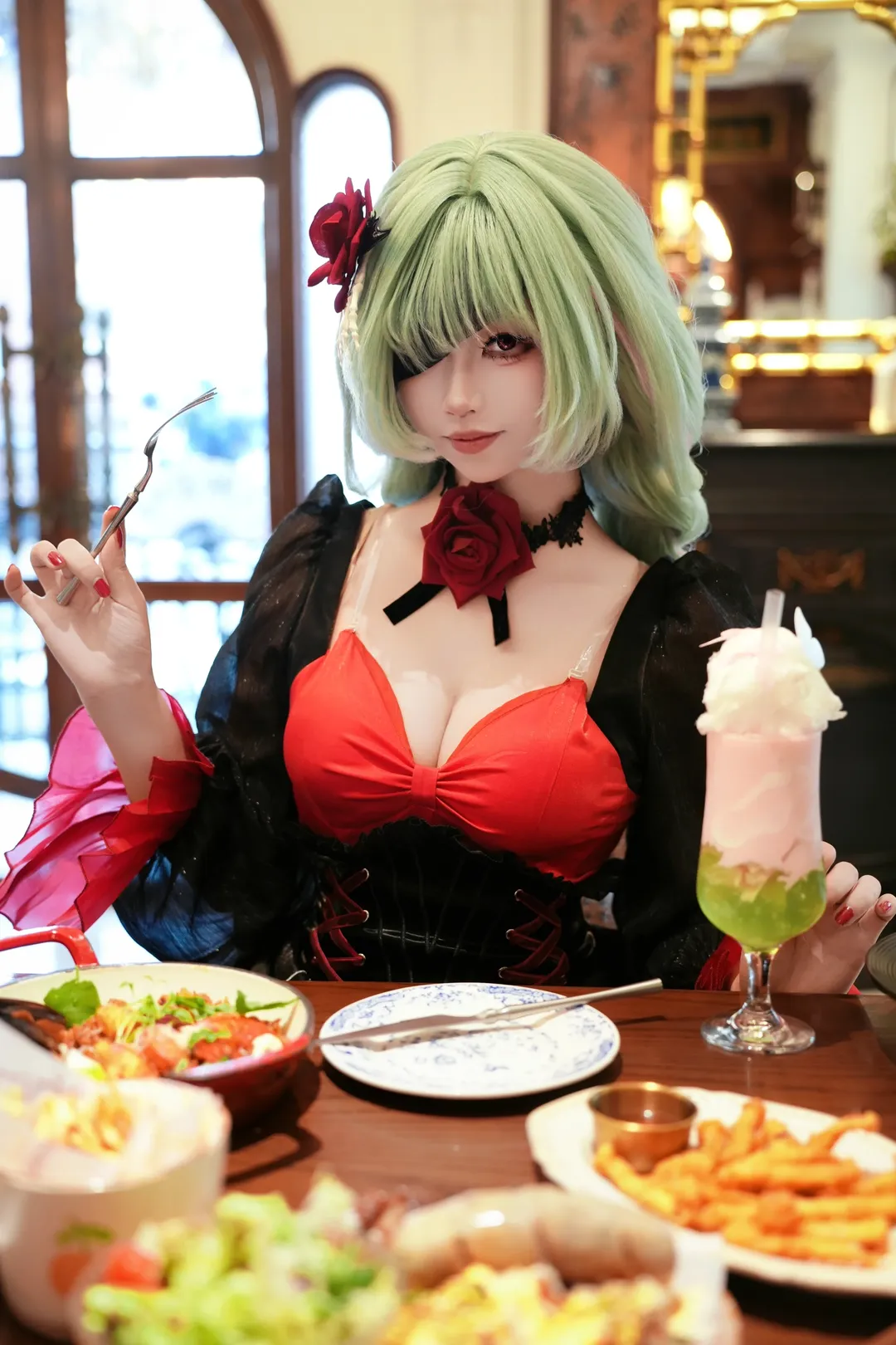 【弗洛洛cos】鳴潮裡的暗黑甜心，餐廳約會氛圍拉滿 - 第 1 張