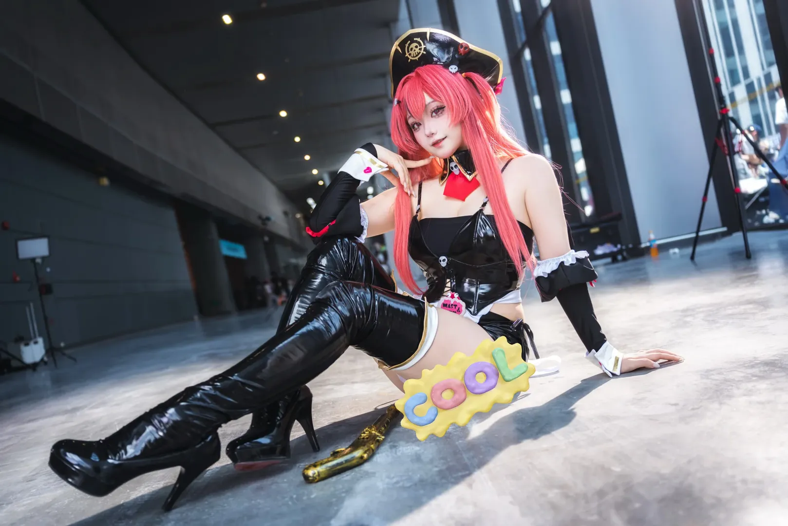 [Master cosplay] Convention photos casual snap, the collision of glossy Leather jacket and long boots in Goddess of Victory: New Hope - Image 3