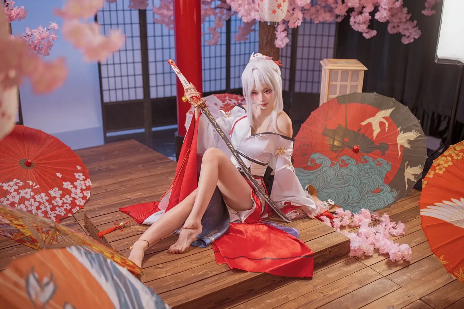 【绯雪cos】鸣潮巫女绯雪 灼樱花散 - 第 4 张
