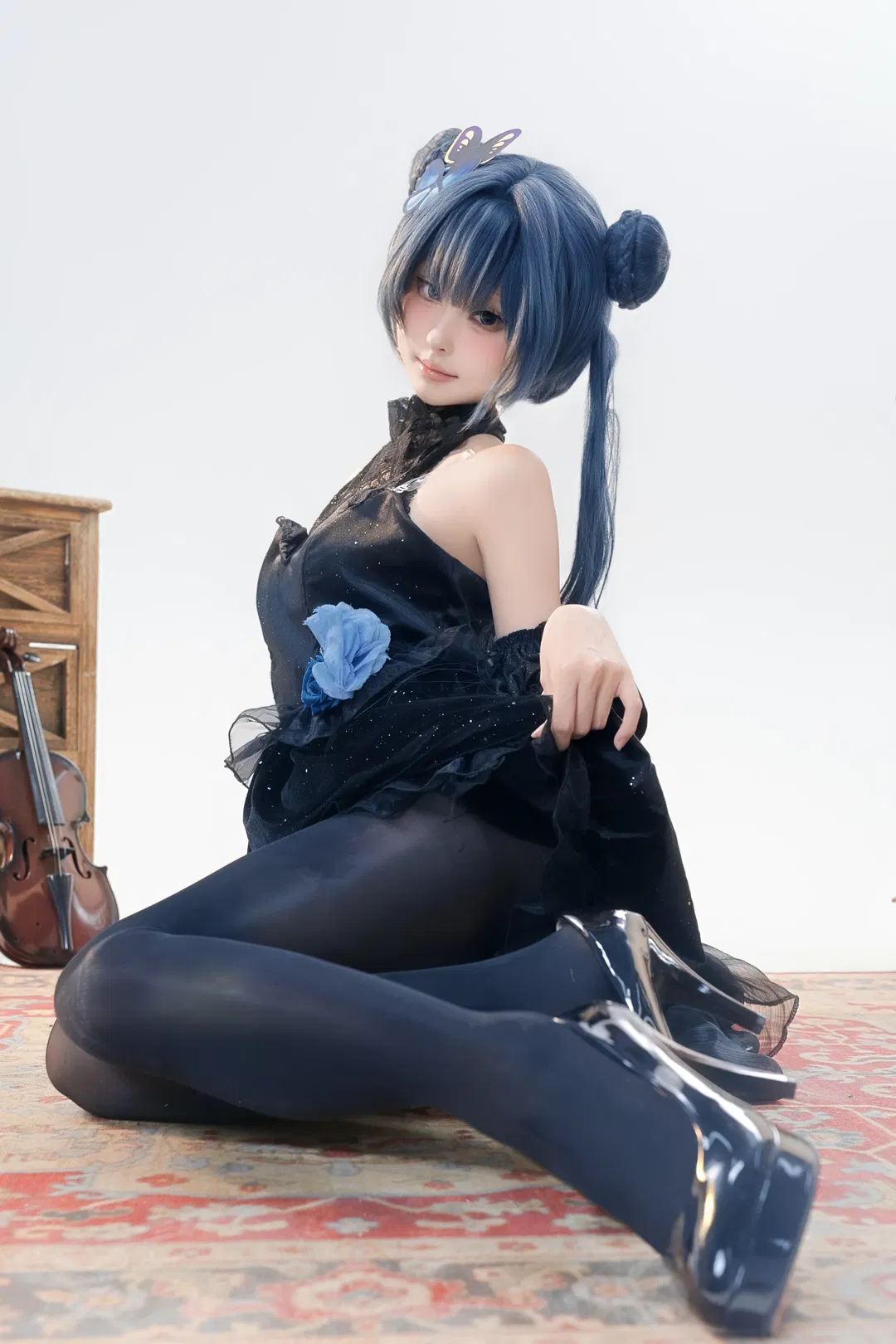 【妃咲cos】蔚藍檔案五週年禮服，黑絲與復古道具的場景碰撞 - 第 2 張