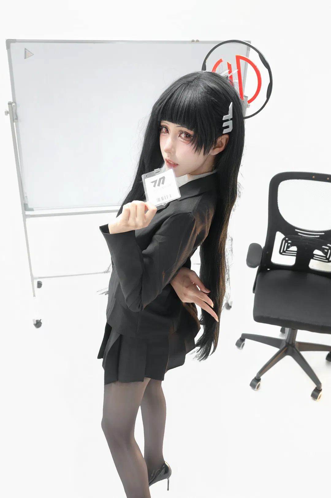 【调月莉音cos】蔚蓝档案黑丝OL制服，会长气场全开 - 第 2 张